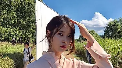 [스타☆톡]2018 아이유 콘서트 앞두고 아이유 인스타그램에 올라온 그는? 웃음버튼 정한터 정체