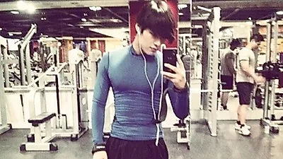 강하늘, '이 정도 몸매 일 줄'...탄탄한 가슴 근육에 복근까지