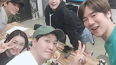 유연석, ‘슬의생’ 멤버들과 화기애애...이승환 ‘화려하지 않은 고백’ 열창까지