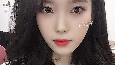 아이유 투기 후 근황 알리며 "아주 작은 일에도 눈물이 나와"… 건물 내부는 온통 팬들 선물, '미담' 추가