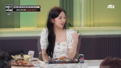 Ahn Yu Jin de IVE revela su gusto por la comida como 'Bab-jin-i'... un paladar de adulto que disfruta de los platos picantes