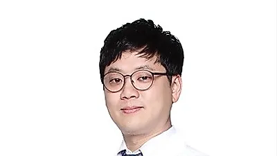 치아교정 심미적인 문제로 걱정이라면, 티 나지 않는 교정 '클리피씨'로