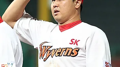 SK 와이번스 "최정 붙잡았다" 6년 계약 총액은? 두산 베어스는 양의지와 3번 만났으나…