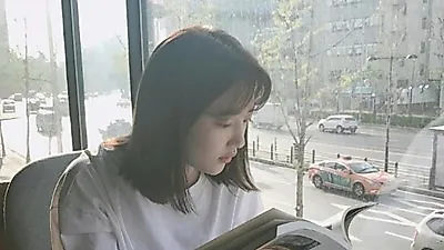 책 보는 여신...표예진, '일상 속 상큼미 폭발'