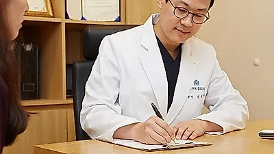 여름철 여드름치료 , 효율적인 피부관리로 흉터 줄일 수 있어