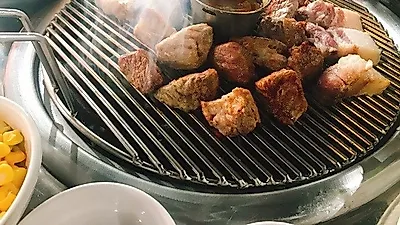 제주도 명물 흑돼지, 제주애월맛집'도민상회' 본점, 참숯불 흑돼지로 주목