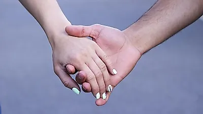 손, 발 땀 많이 나는 다한증의 원인과 치료법은?...다한증에 좋은 음식