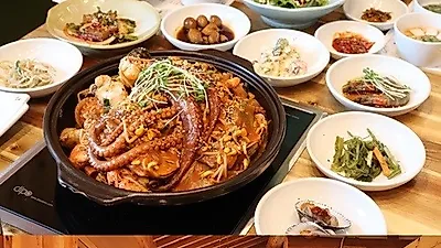 군산 관광지 구경 후 한소끔'에서 군산의 싱싱한 해물을 맛보는 식도락 여행