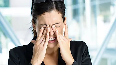 "눈에서 눈물이 계속 나요"…안구건조증 증상일 수도