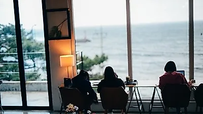 제주도 여행코스로 알려진 기념품샵 '카페달빛제주캔들', 여러 색깔 초, 신비한 향까지 가지각색