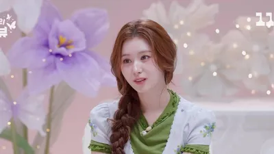 TWICE サナ、俳優チョン・ウヒへのファン心を告白「ドラマを見ながら独り言を言いながら見た」