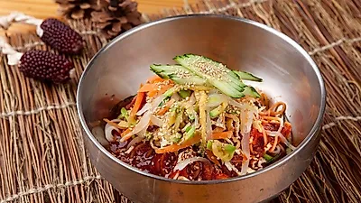 대전 비빔칼국수 뽀뽀분식 대전 맛집으로 등극, 감칠맛과 시원함 두 마리 토끼 잡은 비결은 '문어 육수'