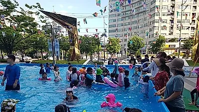 유명 워터파크 못지않은 '신도림테크노마트'의 워터파크 연일 성시 운영중