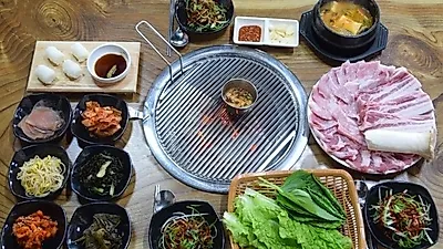 청렴한 제주 성산일출봉 흑돼지 맛집 '돈장숯불구이', 세트메뉴 주문 시 초밥 제공
