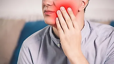 구강암 초기증상은?  흡연, 음주 등 피해야  예방할 수 있어..  다양한 치료 방법  살펴보기