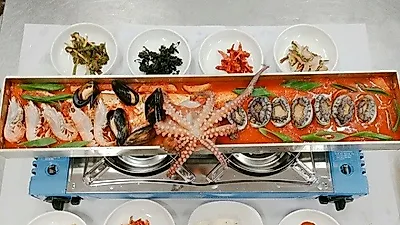 제주도 서귀포시 중문 맛집 '기원뚝배기', 문어 등 싱싱한 해산물이 들어간 통갈치조림 선보여