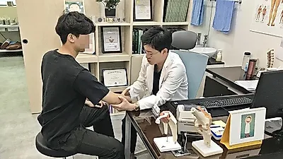 중년 여성 팔꿈치 통증의 주범. 테니스엘보