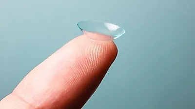 자칫하면 실명...콘택트렌즈의 올바른 사용법
