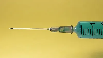 예방주사  맞을 사람은 주목…  갑자기 고열 생기면  즉시 의사에게