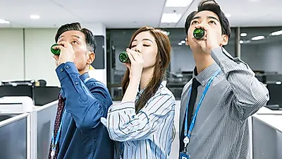 신년 맞이 숙취를 겪는다면? 숙취해소 음료로 술 깨세요