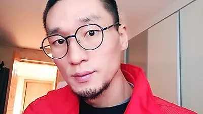 "퇴폐업소 5시간 이용도 모자랐나?"왕진진 선고 공판 앞두고 폭행 왕진진 입건