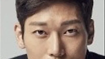 "어디서 봤지?" 배우 박훈, 드라마 '태양의 후예' 그 사람! 나이 들수록 날렵한 눈매  '눈길'