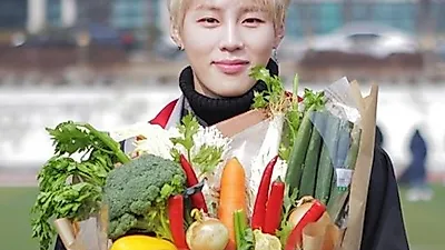 하성운 BIRD 신곡 발표, 동아방송대 졸업식 사진 보니 "왕자님같아"...강다니엘 열애설 진실은?