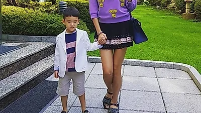 신과의 약속 한채영, 남편 똑 닮은 아들과 찰칵...나이 초월한 바비인형 몸매 '눈길'