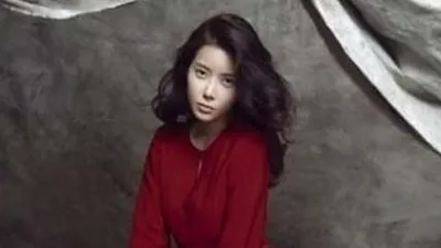 SNL 임수향, 붉은 드레스 입고 극세사 각선미 뽐내 '감탄밖에 안나오네'