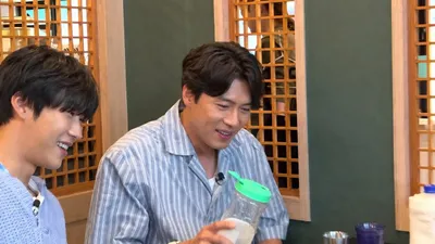 현빈, 데뷔 23년 만에 예능 첫 출격…숨겨진 장난기 폭발