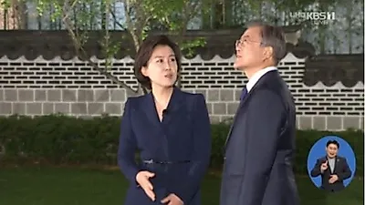 송현정 기자, 차분하고 편안한 진행 눈길