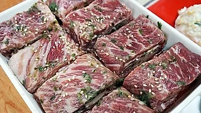 힐링 명소 산정호수에 웰빙 먹거리 수제갈비까지...포천 이동갈비 맛집 '우목정'