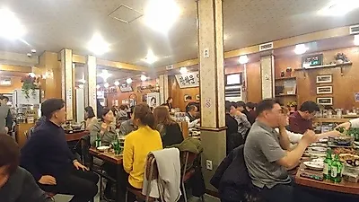종각역 맛집 '오목집 광화문점', 족발과 꽃게탕 등 푸짐한 메뉴로 회식장소로 인기