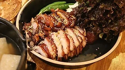신당동 맛집, 위풍당당 족발 신당점에서 가성비 좋은 푸짐한 족발을 맛 볼 수 있어
