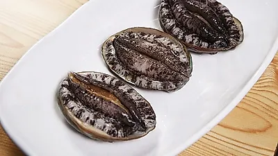 전복 손질부터 고소하고 짭조름한 '치즈' 전복 버터 구이 조리법은?