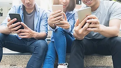 [☞핫키워드]  논산 여교사, 제자가 집으로 찾아와 한 일은?…카톡, 신상, 얼굴, 고등학교까지 논란