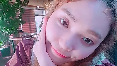 이진아, 최강동안 꽃받침 후 '찰칵'..피아니스트 신성진이 찜한 외모, 나이차이는? 넌 나의 '달콤'