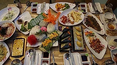 겨울 철 살이 오른 대게와 홍게 및 신선한 해산물을 강릉에서 당일 직송, 인천에서 가장 저렴한 해산물 부평맛집 '주문진대게회타운'