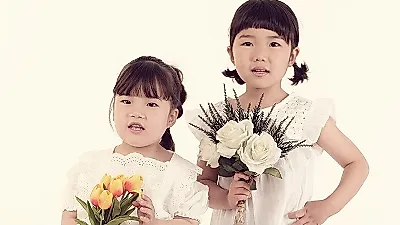 키즈모델 선발대회 전문 키아나엔터테인먼트, 지슬아ㆍ이세인 두 아역배우의 앙증맞은 제스쳐 돋보이는 화보 공개