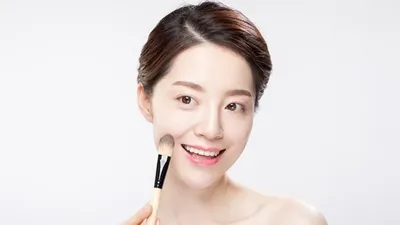 메이크업시 무거움과 답답함을 느꼈다면, 선택은 가벼운 '씨씨크림'
