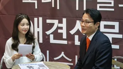 [포토] 인터뷰중인 배우 한세아와 이상네트웍스 조원표 대표 '2015 케이펫페어'