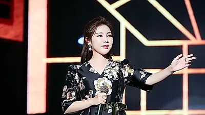 '전참시' 송가인, 코다리프렌차이즈 '황금코다리' 광고 촬영
