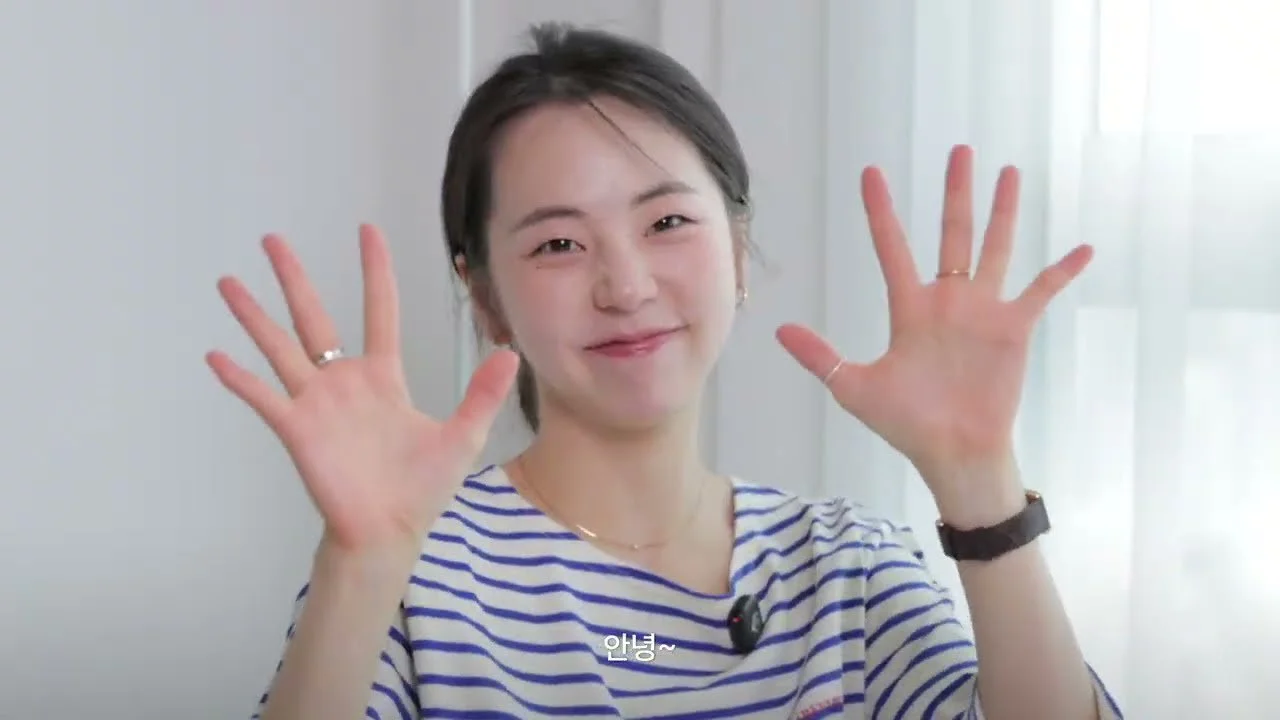 안소희, 가을 맞이 쇼핑 리스트 공개…짱구 커스텀 케이스부터 키티 콜라보 식기까지