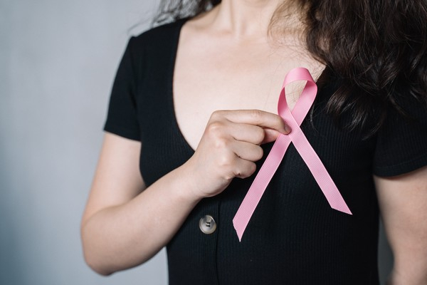 국내 유방암 발병율 급증…유방암 초기 증상과 자가진단법 숙지해야