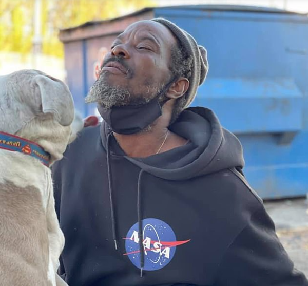 불 속에 뛰어들어 보호소 동물 16마리 모두 구한 노숙자