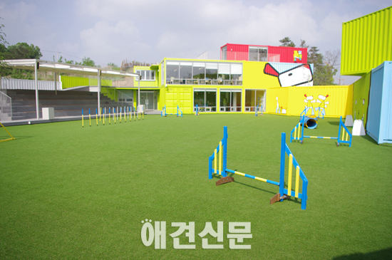 단풍철, 애견과 쉬어갈 수 있는 고속도로 휴게소 눈길