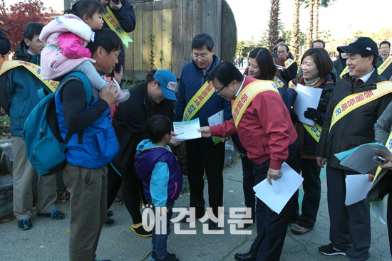 이동필 농식품부장관, 서울대공원서 동물등록제 현장 홍보