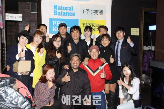 탤런트 황우연씨, 유기동물을 위한 자선 바자회 열어