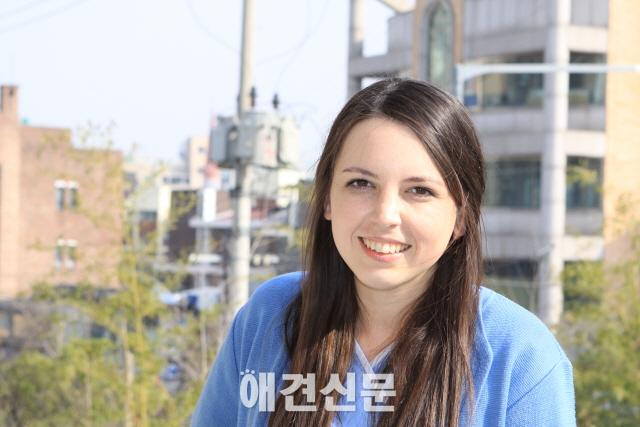 배움에는 국경이 없다는 것을 몸소 실천하고 있는 호주 아가씨 캐시 오칼라한