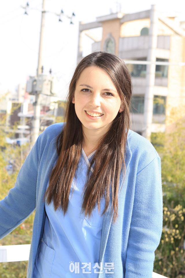 배움에는 국경이 없다는 것을 몸소 실천하고 있는 호주 아가씨 캐시 오칼라한